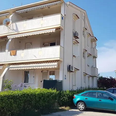 Apartment Iso Novalja Exterior photo