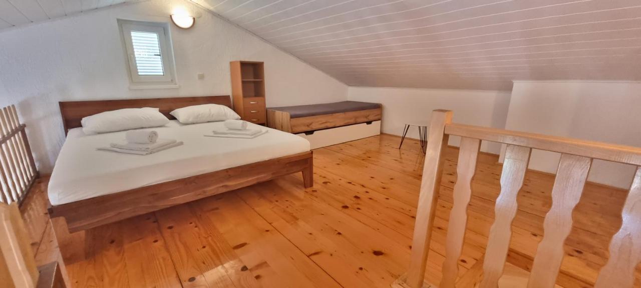 Iso Apartment *