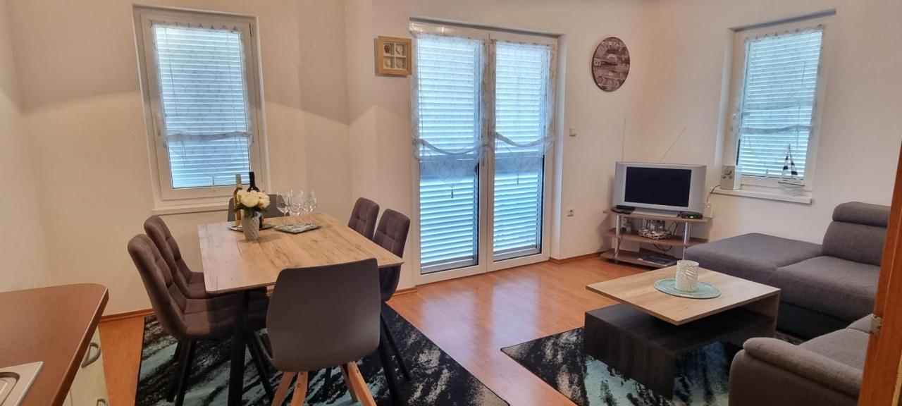 Apartment Iso Novalja